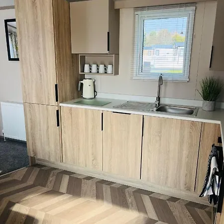 Stone Beck With Hot Tub