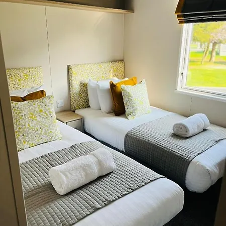 Stone Beck With Hot Tub *